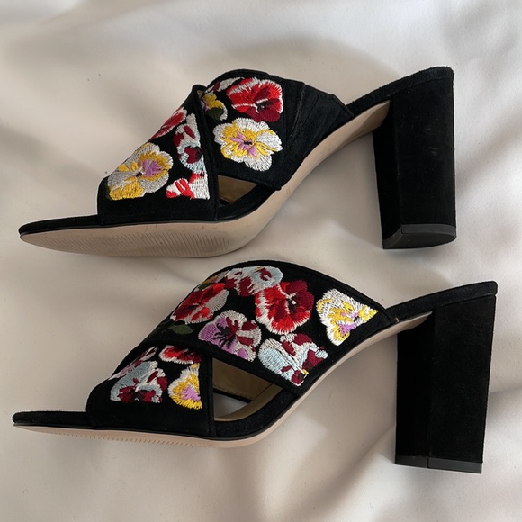 Embroidered Ann Taylor block heel slip on heels size 9 1/2. - Picture 9 of 11